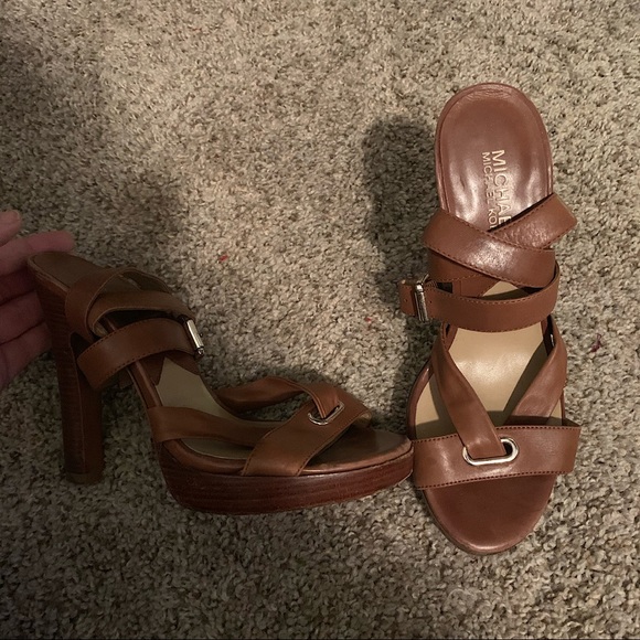 Wrap around heels - Picture 2 of 2